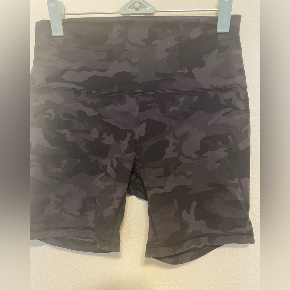 Heynuts camp biker shorts size M black camo